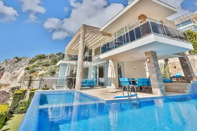 Image de Villa de luxe 4 chambres à Kalkan. Piscine privée, tennis de table et billard