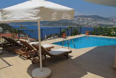 Villa avec piscine privée et vue sur la mer