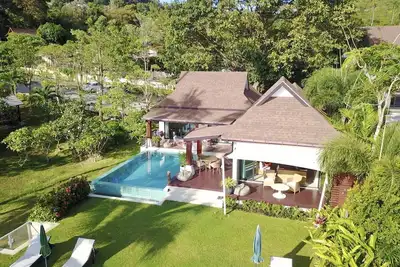 Image de Luxueuse villa sur la plage, piscine à débordement, vue exceptionnelle