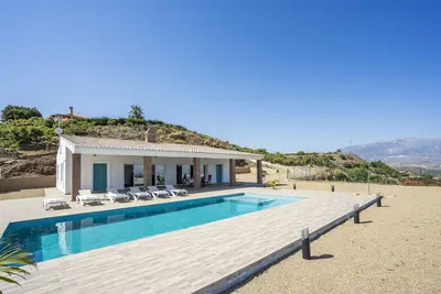 Maison Vayavista. chalet fantastique avec piscine.