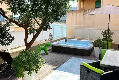 Image de villa accès privé mer 10 mètres de la plage.
