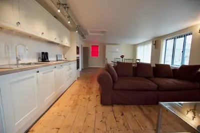 Image de Appartement de luxe à Ipswich avec deux lits et une terrasse sur le toit