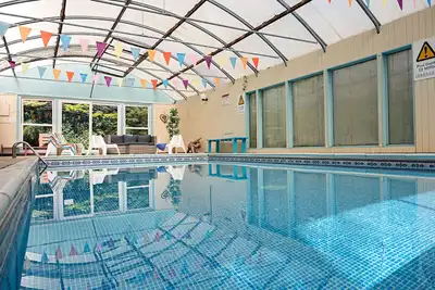 Image de Boutique Villa de 9 chambres avec piscine intérieure chauffée,