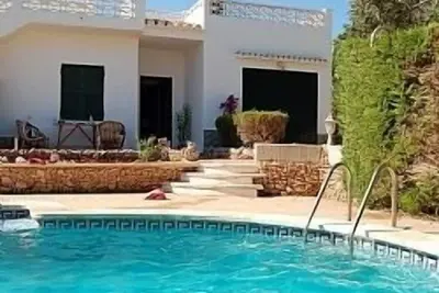 Image de Charmante villa individuelle avec piscine privée et beau coucher de soleil Terrasse Vues