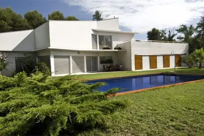 Image de A modern and comfortable villa in a quiet and well-connected residential area
