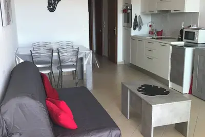 Image de T2 dans résidence neuve, tout équipé + clim/wifi et parking