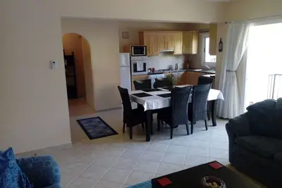 Image de Grand appartement de luxe 2 lits peuvent dormir 6 avec 3 piscines avec la mer et Montain Veiws