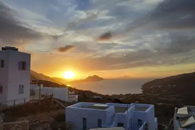 Image de Maison cycladique face au plus beau coucher de soleil d'Amorgos