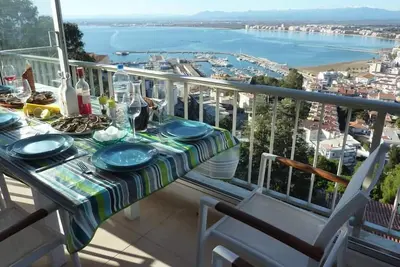 Image de Magnifique appartement 90m2 terrasse 28, très belle vue sur la baie de Rosas