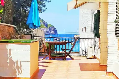 Image de Appartement à Puerto de Sóller, à 50 m de la plage, avec grande terrasse.