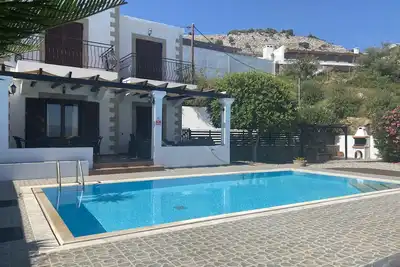 Image de Villa individuelle avec piscine privée, proche de la plage et vue exceptionnelle sur la mer