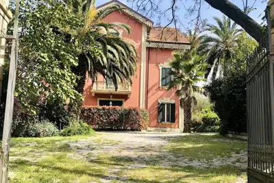 Image de Portion de villa Liberty avec jardin à 200m de la mer et du centre de Silvi