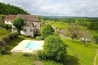 Image de Maison avec jardin et piscine privée