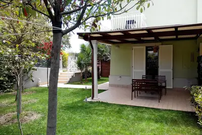 Image de Appartement en villetta avec jardin privé, 150 mètres de la mer - je mets auto privée - nouvelle construction