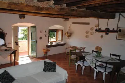 Image de Vaiano: Ancienne ferme à la campagne, dans un petit  borgo, près de Florence.