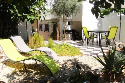 Image de Rez de jardin dans une vieille maison de ville élégante et spacieuse de Tavira, emplacement parfait