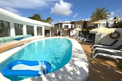 Image de Grande Villa de luxe dans un endroit idéal bain à remous, A / C, Table de billard, tennis de table, Wifi,