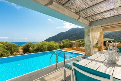 Image de Villa Sugar! Villa haut de gamme, complexe hôtelier 5 étoiles, jacuzzi et merveilleuses vues sur la mer!