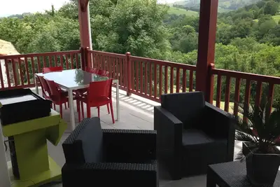 Image de maison à la ferme au pied des montagnes et 1 kilomètre du centre d'espelette