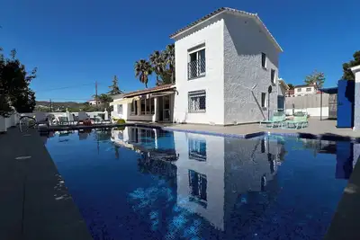 Image de Superbe villa: piscine privée de 5m x 11m à 800m de la plage avec Wifi, Bbq, etc