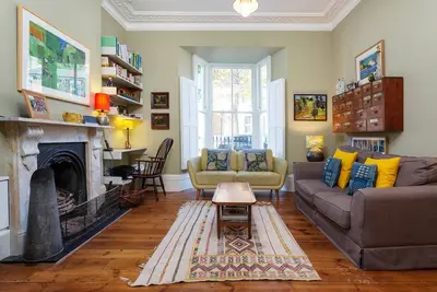 Image de Maison familiale de 5 chambres située dans le quartier branché de l'est de Londres, excellent réseau de transport (Veeve)