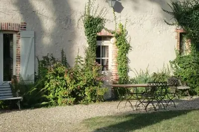 Maison de charme sur une propriété avec étang proche de la forêt