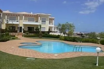 Image de Rez de chaussée appartement avec grande terrasse