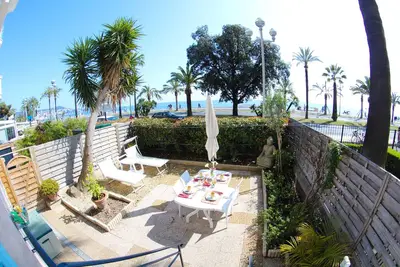 Nice Beachfront Promenade-Private Garden Lux Appartement