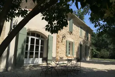 Image de Mas provencal ancien avec piscine au grand calme proche de Chateauneuf du Pape