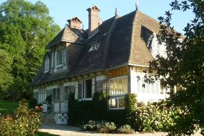 Image de Manoir Normand entièrement rénové, face à la mer. Billard français et trampoline