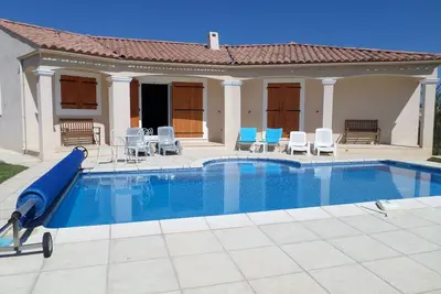 Image de Villa climatisée avec piscine privée et vue panoramique