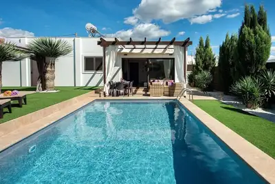 Image de Magnifique villa pour des vacances reposantes, piscine privée près de la plage