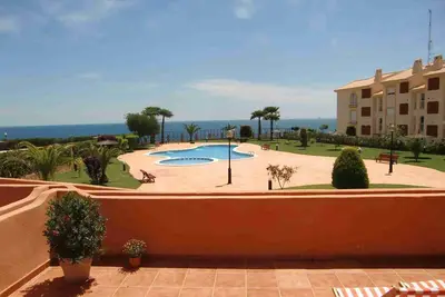 Image de Appartement rez de chaussée avec piscine et vue mer près de la plage