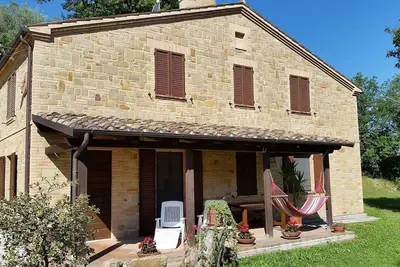 Image de Maison de campagne avec piscine pour des vacances reposantes