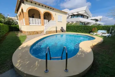 Image de Villa Sol Y Mar au bord de mer à Oliva Nova.