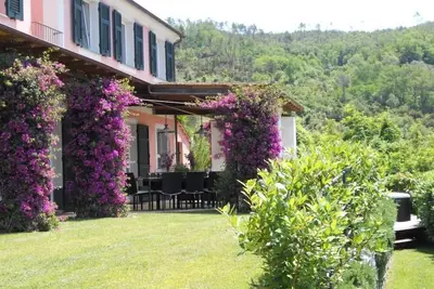 Image de Maison / villa charmant avec jardin