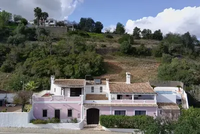 Image de Villa & chalet - 2 lits doubles, 4 lits simples, 2 cuisines, 4 douches, 2 salons