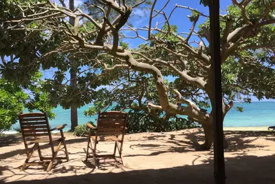 Image de Studio Mahé. Le lagon sur le pas de la porte.