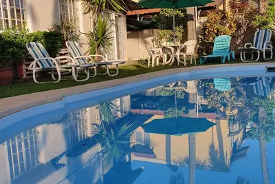 Image de Appartement de 3 chambres avec piscine, à pied de la plage!