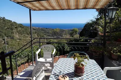 Image de Maison entre ciel et mer   - Tovo Faraldi