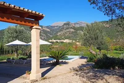 Image de Villa calme avec piscine privée et une vue magnifique, près du village.