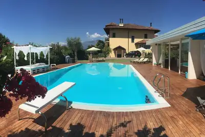 Image de Appartement de luxe dans une ancienne ferme historique au sommet d'une colline