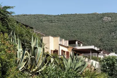 ! Une villa pour deux ou trois familles!