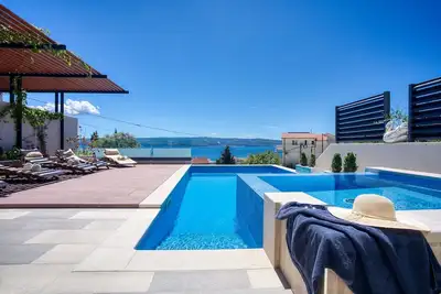 Image de Nouveau! ! Villa De Luxe Paradise à 120 m de la plage de sable, piscine chauffée, max 12 personnes