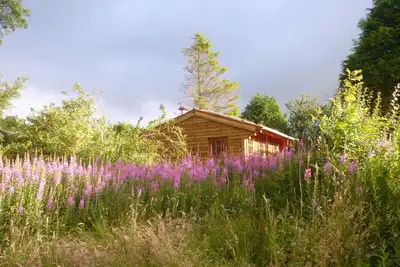 Image de Escapade de vacances, poĂŞle Ă bois, retraite romantique