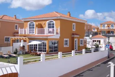 Image de Caleta De Fuste: Belle maison avec jardin et vue sur mer