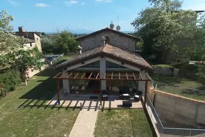 Maison récemment rénovée entourée de Chianti à 9 km de Sienne