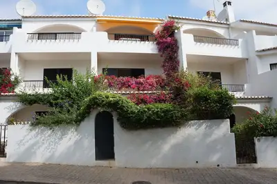 Image de Maison de ville avec vue mer et plage à 3 minutes à pied. Wi-Fi gratuit, jardin et barbecue