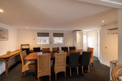 Image de Bungalow de vacances \"Huisje-20\" dans une zone boisée (10 personnes)