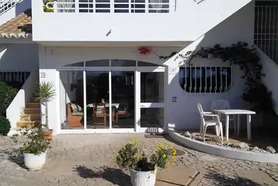 Image de Spacious 2-bed, 2-bath ground floor apartment. Large communal pool.